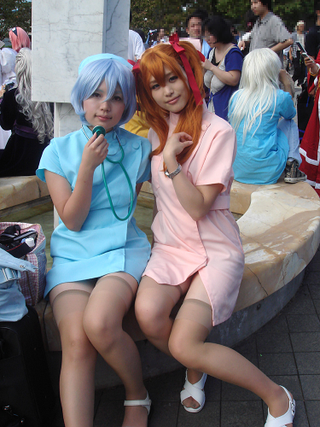 Illustration for article titled Comic Market Cosplayers Cosplaying